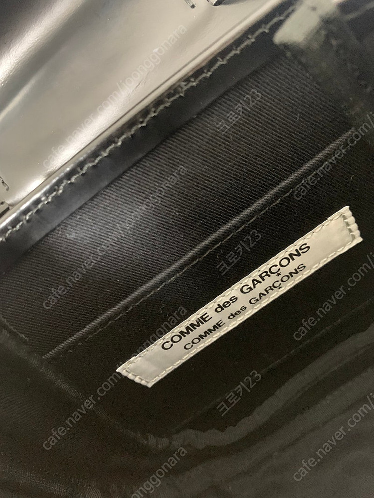 꼼데가르송 플랩 미니 소가죽 탑핸들 새들 핸드백--9