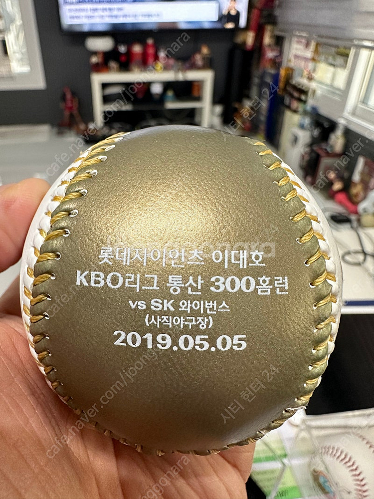 롯데 이대호 300홈런기념구--3