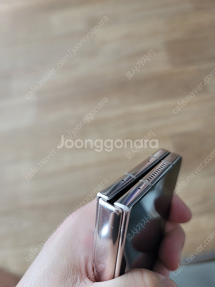 갤럭시폴드4 크림색256기가 판매합니다--8