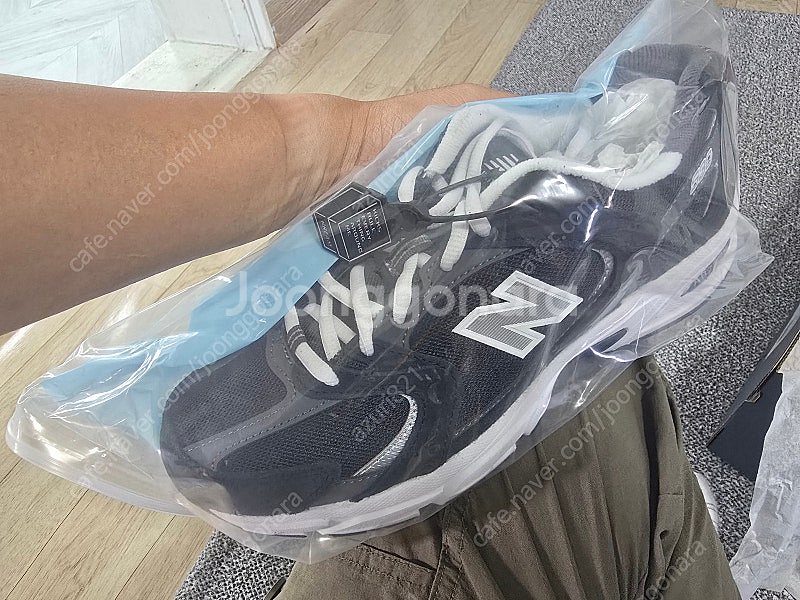 뉴발란스 530 블랙 260 사이즈 판매합니다--3