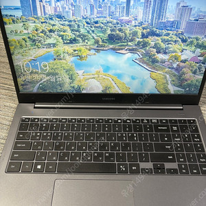 간단한 영상시청 및 사무용 노트북 판매합니다(삼성 NT550XDZ AD1AG) 15만원