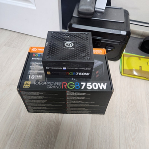 판매 | 써멀테이크 터프파워 그랜드RGB 풀모듈러 골드 750W 팝니다(택포5)
