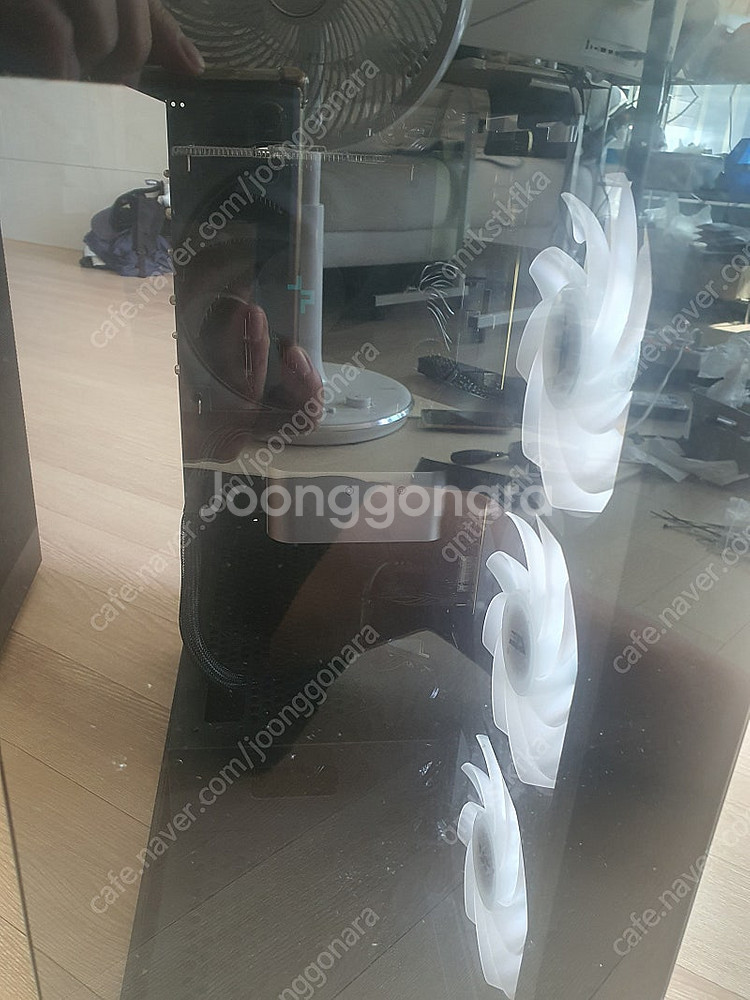 라이젠 9600x cpu rtx4070 그래픽카드 본체--1