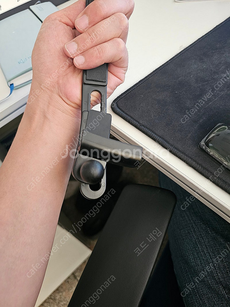 픽스 돌출 모니터 장착형 차량용 핸드폰 거치대 마운트--1