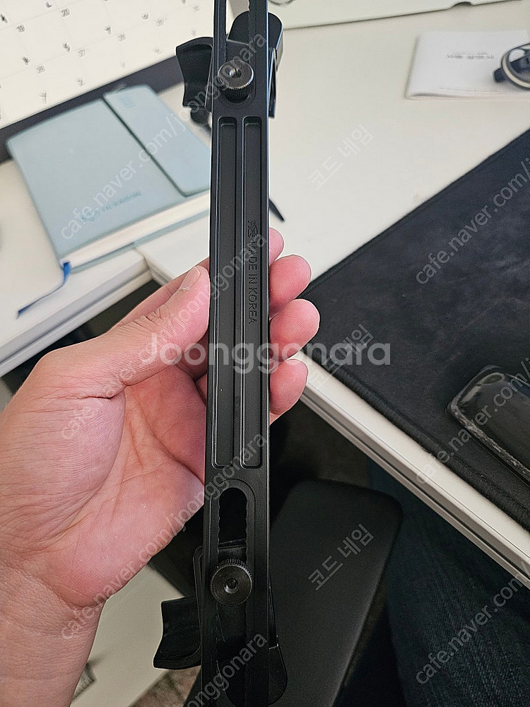 픽스 돌출 모니터 장착형 차량용 핸드폰 거치대 마운트--3