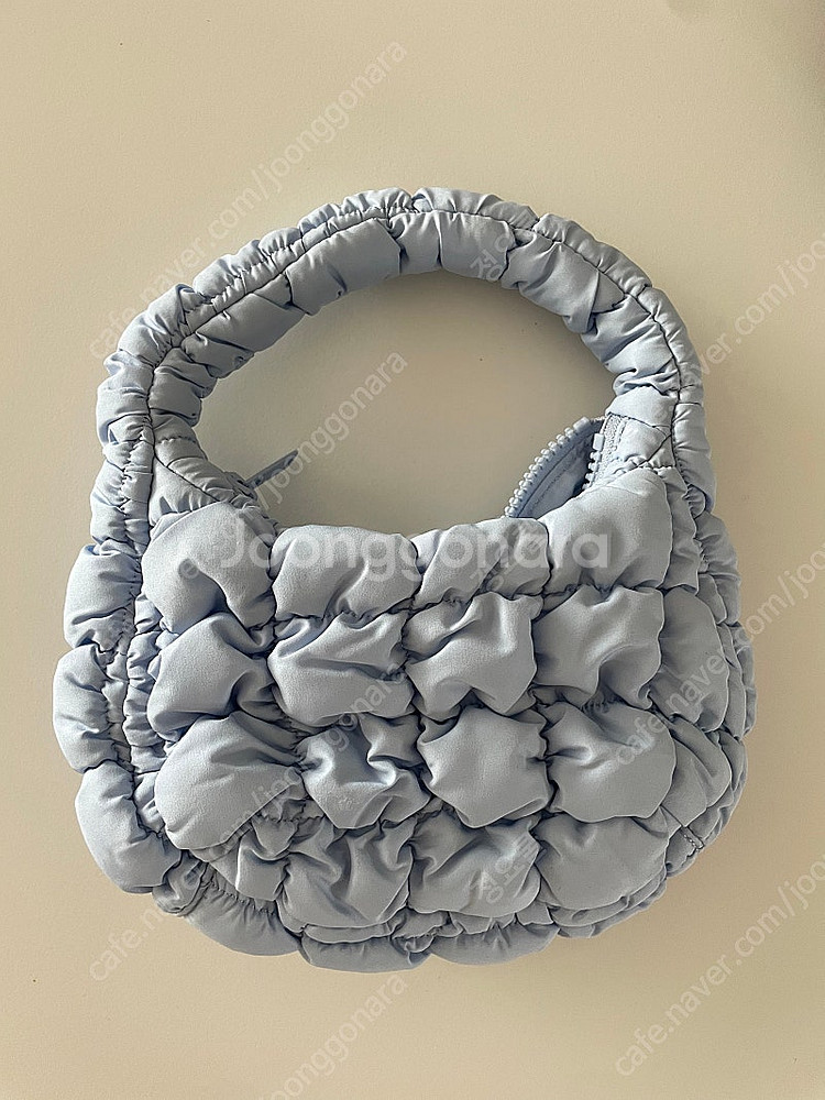 COS 퀼티드 마이크로백 파우더블루--0