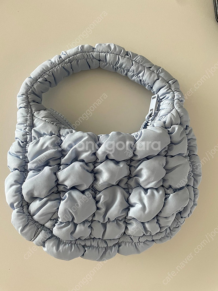 COS 퀼티드 마이크로백 파우더블루--1