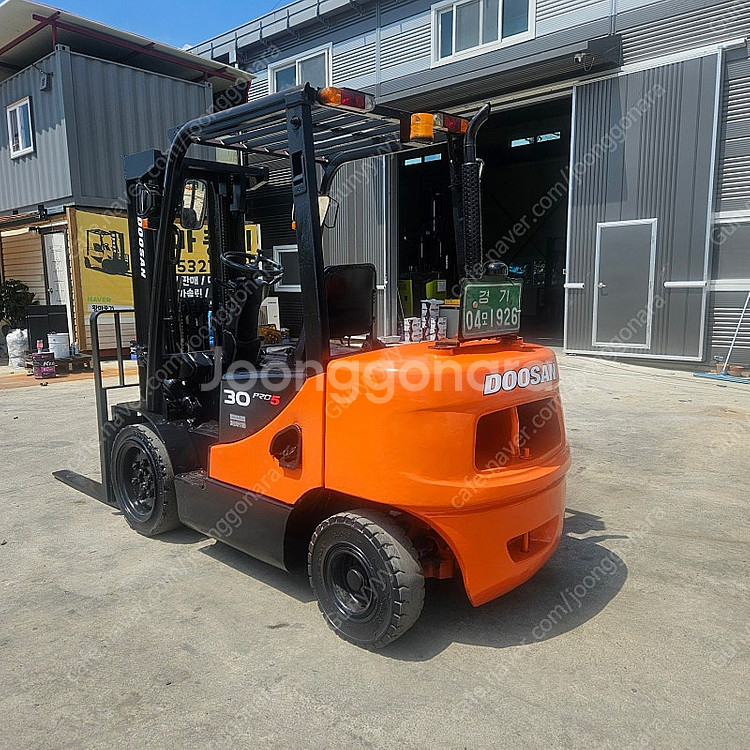 두산D30S-5 중고지게차--0