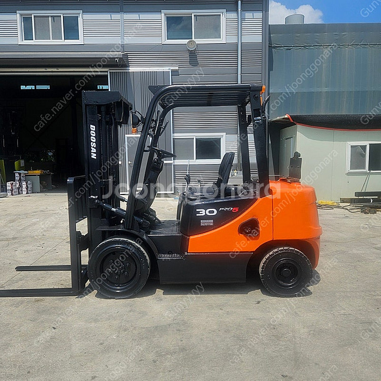 두산D30S-5 중고지게차--4