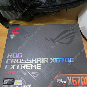 Asus X670e extreme 크로스헤어 대원 판매합니다.