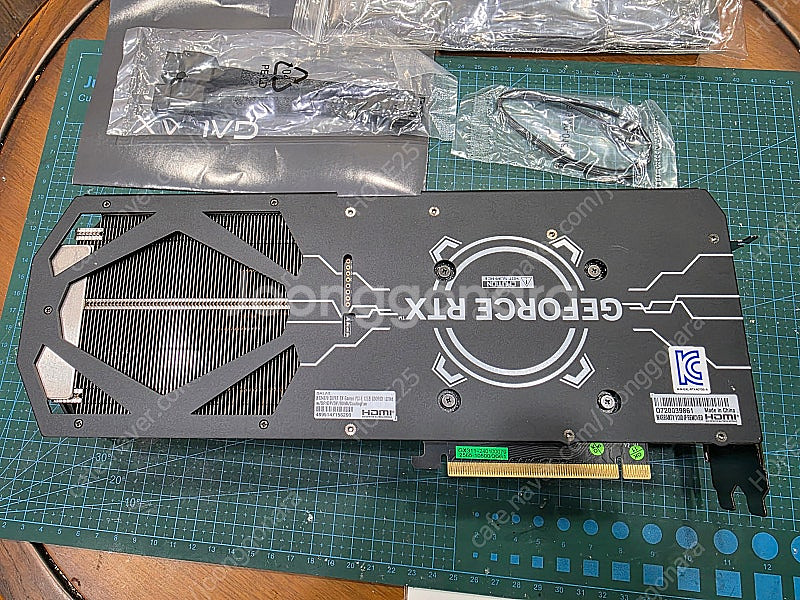 갤럭시 RTX 4070 SUPER 3팬--2