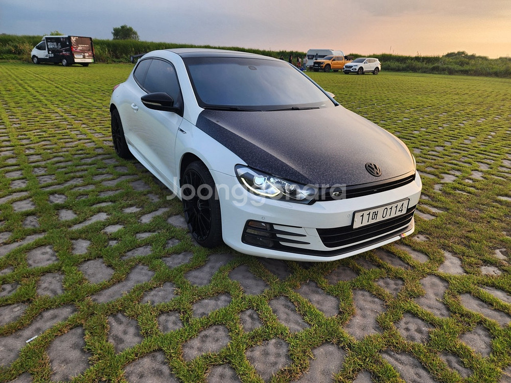 시로코 R라인 2.0TDi 15년식 판매 합니다--2