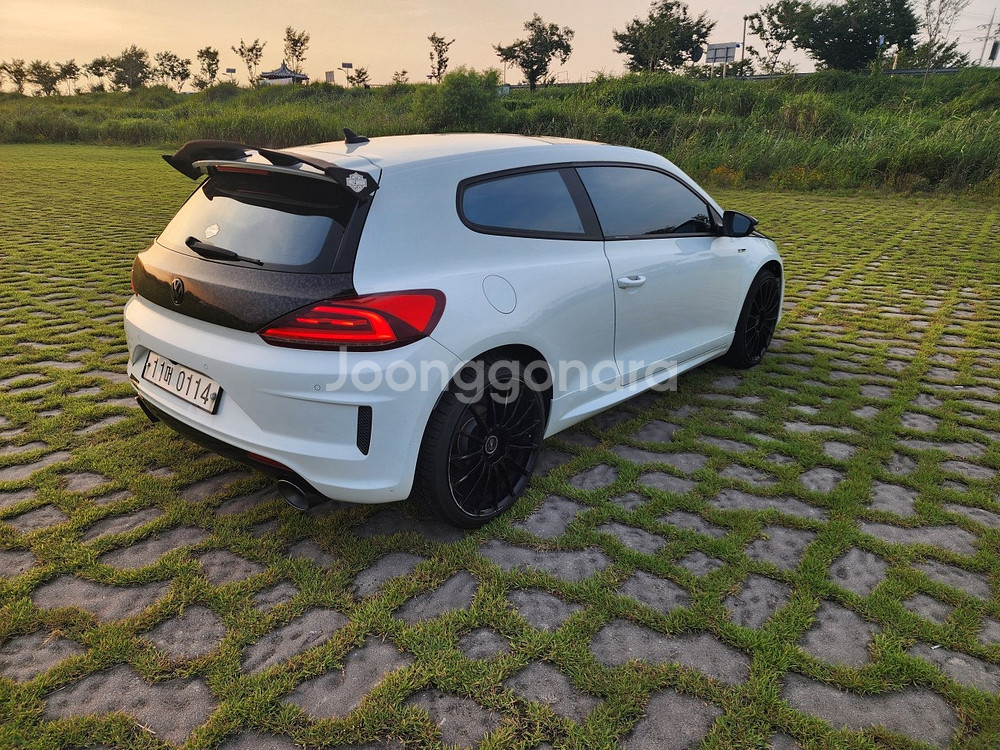 시로코 R라인 2.0TDi 15년식 판매 합니다--4