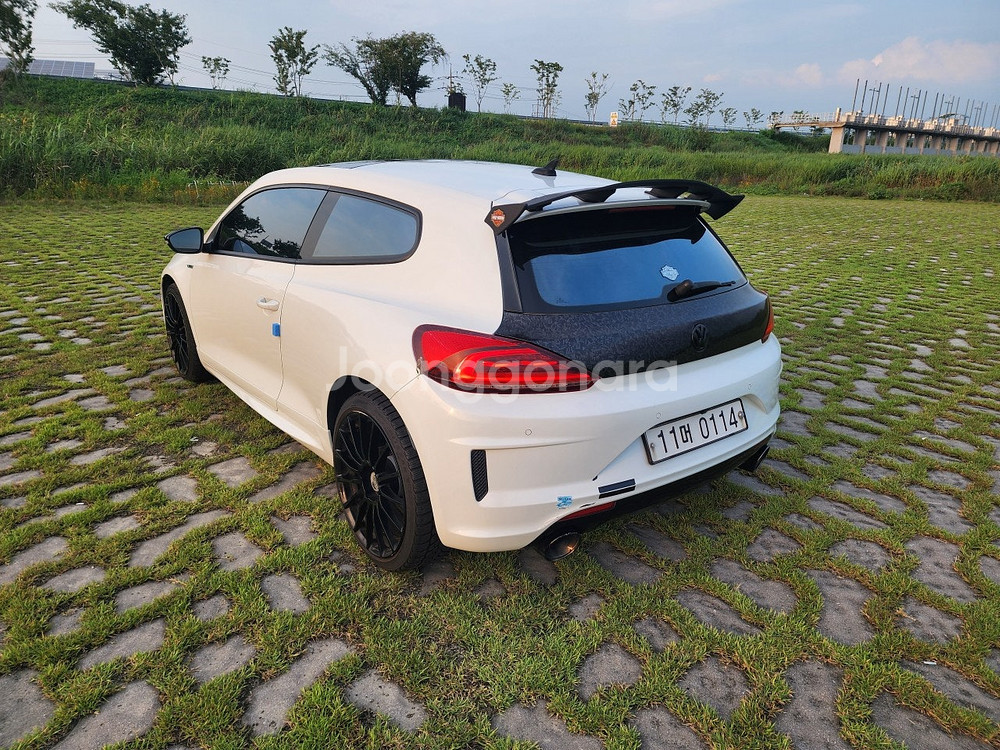 시로코 R라인 2.0TDi 15년식 판매 합니다--5