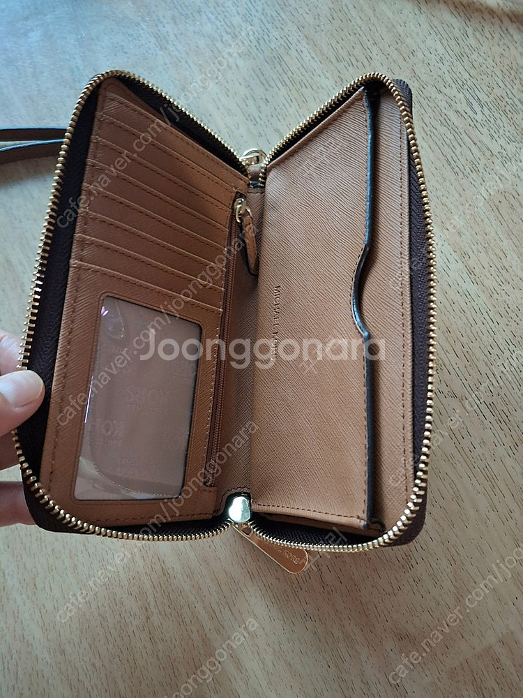마이클코어스 휴대폰 장지갑--1