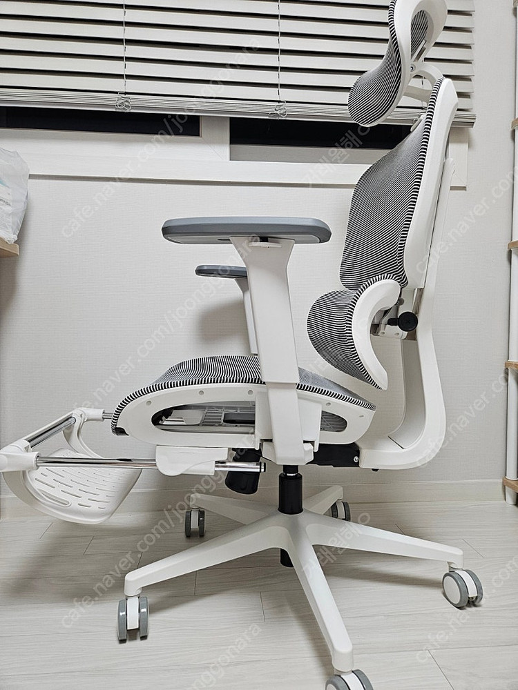 제닉스 의자 이미지