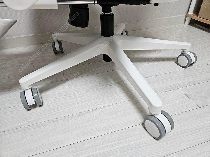 제닉스 의자 이미지