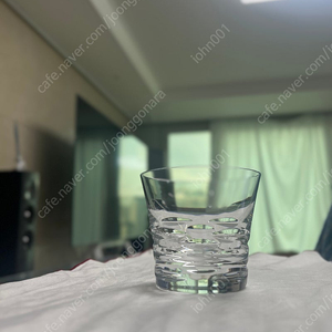 baccarat 벨루가 온더락 잔