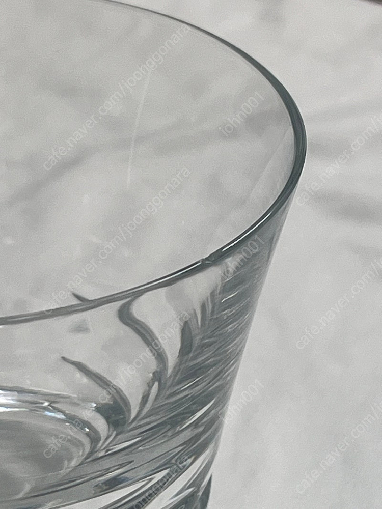 baccarat 벨루가 온더락 잔 이미지