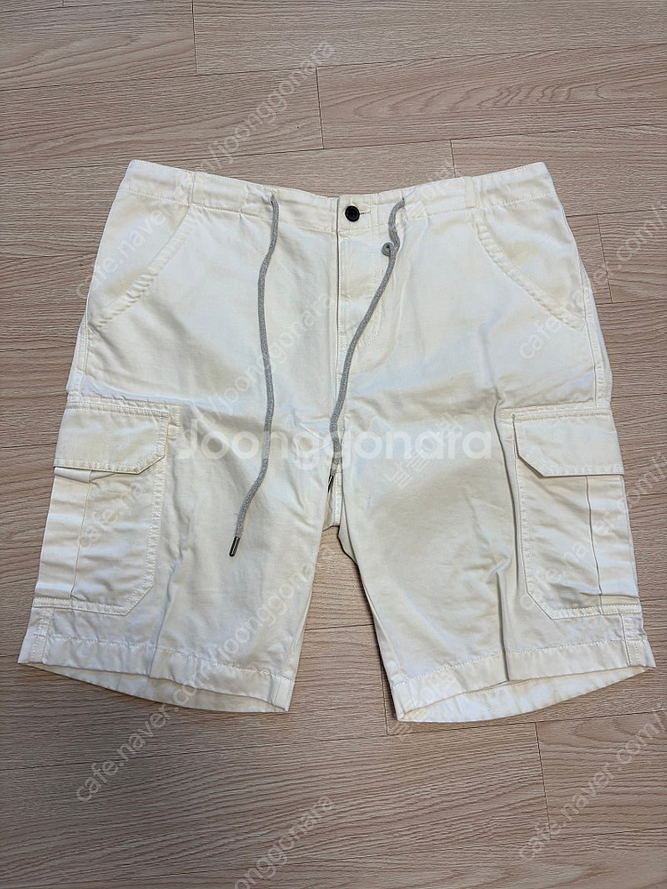 수트서플라이 화이트 카고 반바지 팝니다--0
