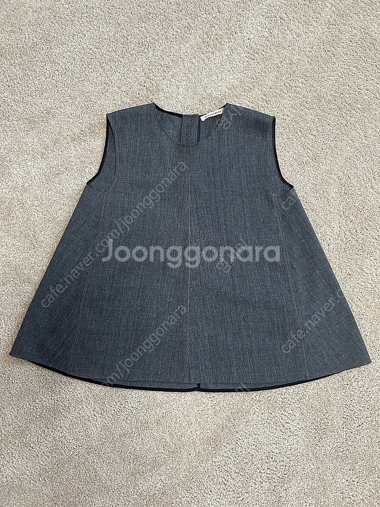 더캐시미어 슬리브리스 블라우스--0