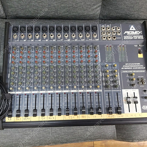 피베이 12채널 믹서 팝니다.Peavey 2002-12RQ