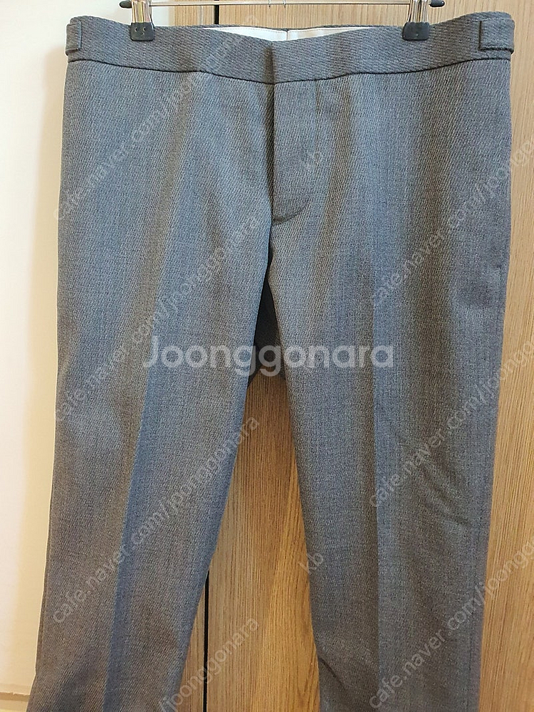 톰브라운 남성 모 팬츠 판매합니다!--2