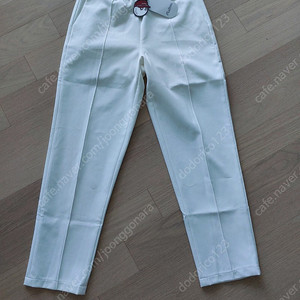 말본여성화이트팬츠