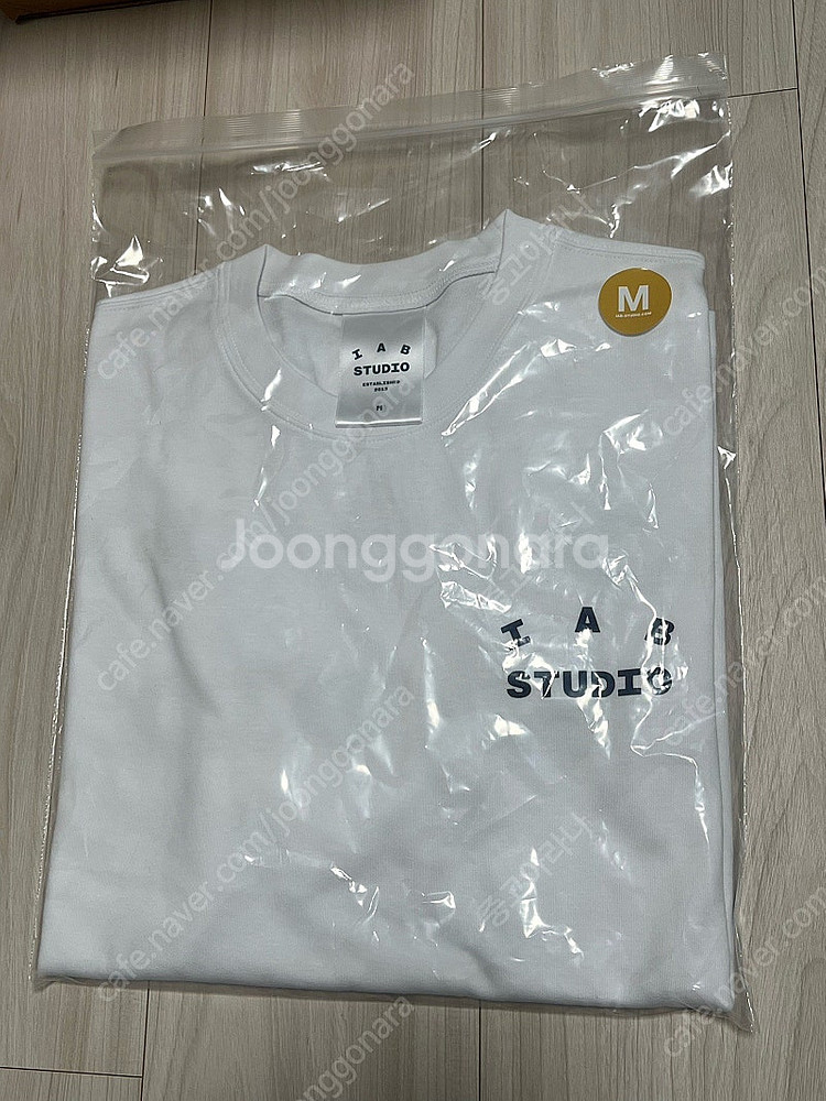 아이앱 스튜디오 티셔츠 화이트 네이비 팝니다 XL,M--0