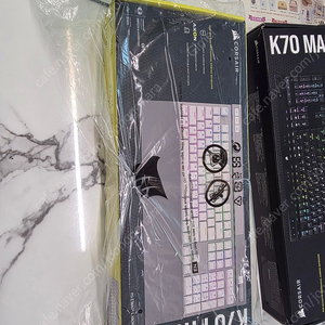 커세어 K70 PRO RGB 미개봉 국내정품, 화이트 , 광적축 , 새제품