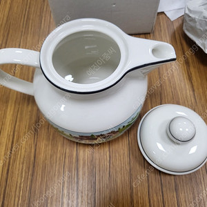 빌레로이앤보흐 디자인나이프 티팟0.9리터 사용전 새상품 판매합니다