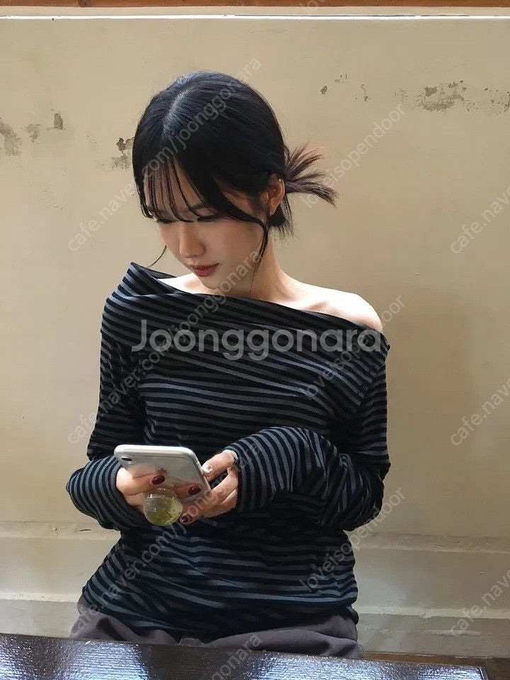 원그린 단추 스트라이프 단가라 오프숄더 티셔츠--0