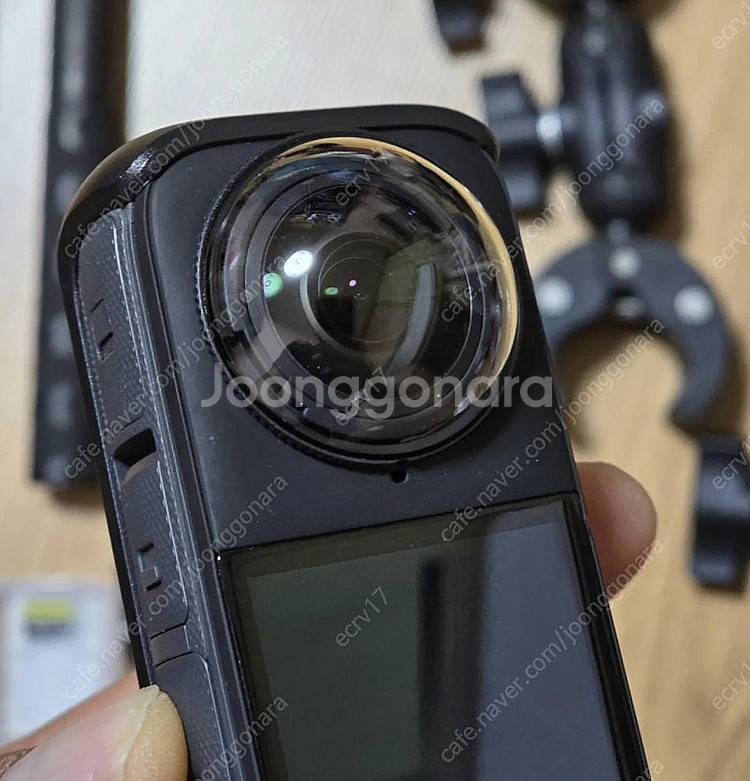 인스타 360 x4 및 바이크 킷트 판매합니다--2