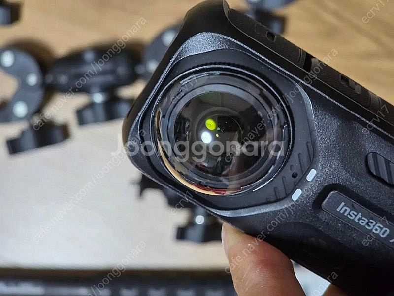 인스타 360 x4 및 바이크 킷트 판매합니다--3