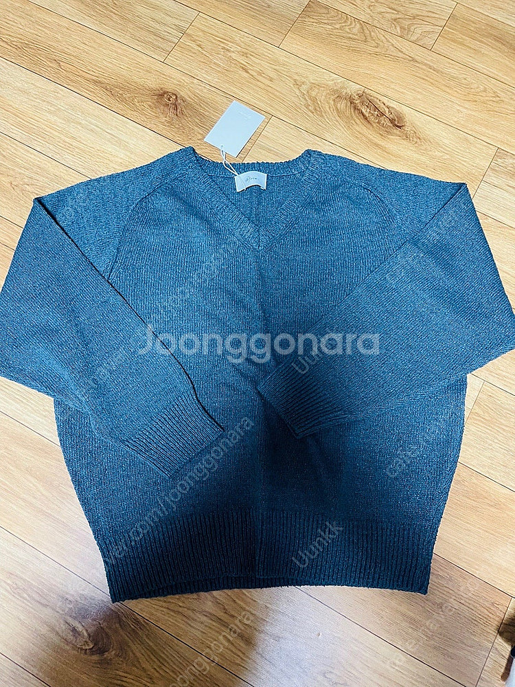 모이아 paper v-neck knit--4