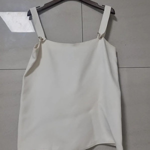 랑방(LANVIN) 진주 장식 화이트 슬리브리스 탑