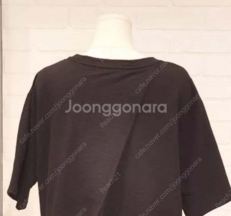 공룡프린트가 귀엽고 편안한 흔치않은티셔츠.--2