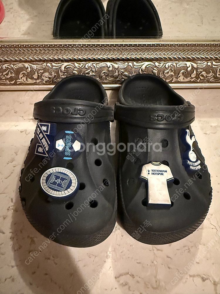 아동 크록스 바야 클로그 토트넘 정품 지비츠 포함--0