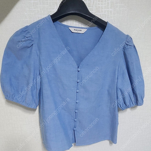 에잇세컨즈 콩단추블라우스s