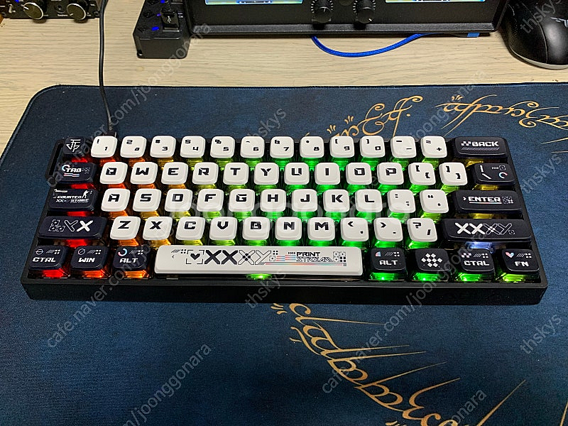 독거미 Win60 자석축 키보드 및 키캡 판매합니다--0