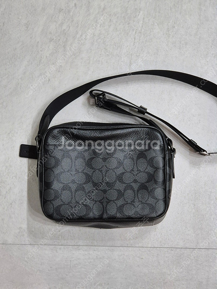 코치 남성 크로스백--1