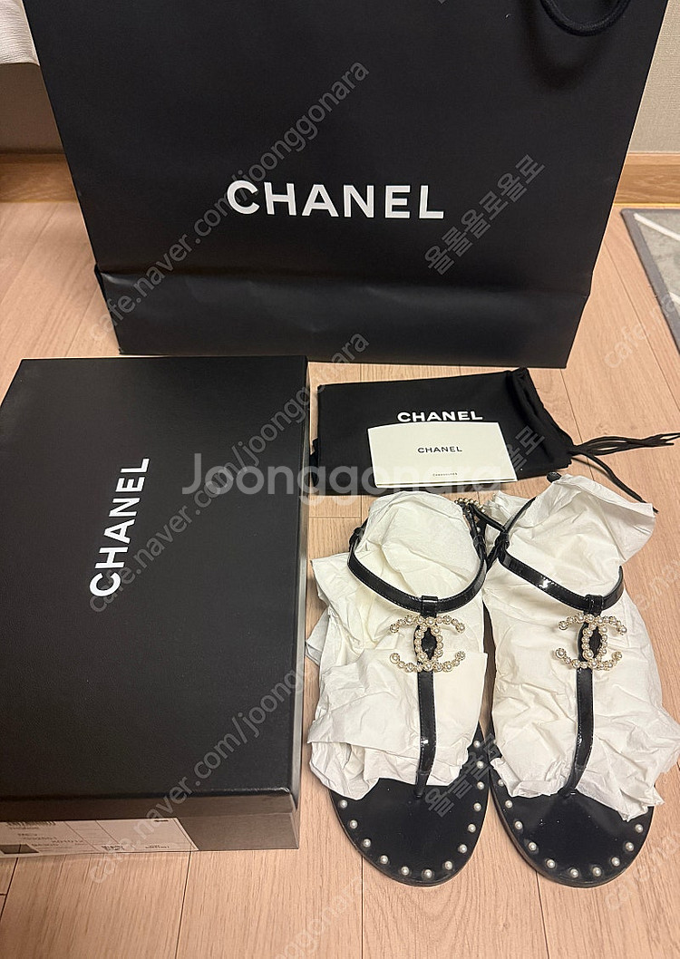 (정품) 샤넬 진주 로고 쪼리 판매합니다--0