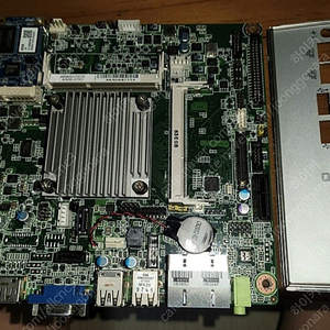 AIMB-215 미니 ITX 산업용 보드입니다