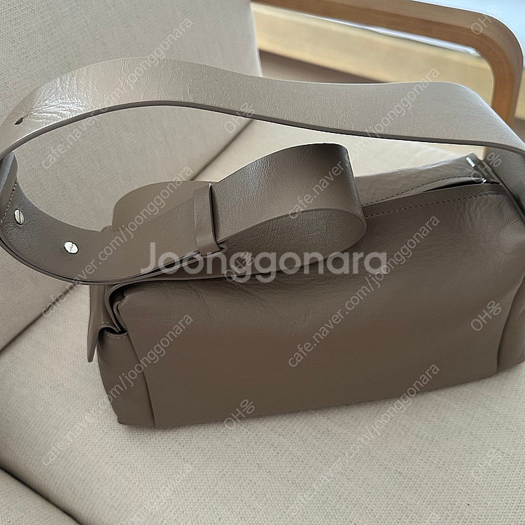 COS 코스 크로스바디 포켓백 다크베이지--1