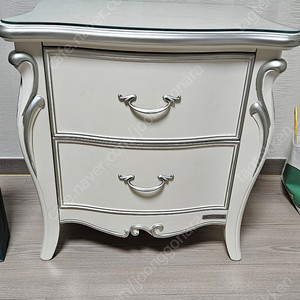 에몬스 엔틱풍 옷장 협탁 셋트 팝니다