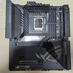 ASUS ROG MAXIMUS Z690 EXTREME STCOM