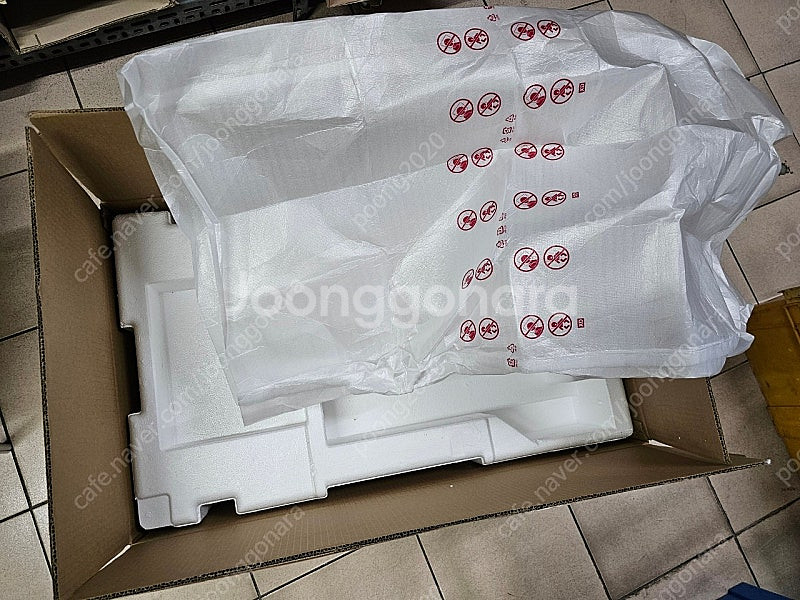 LG 32UN650k 모니터박스 팝니다--2
