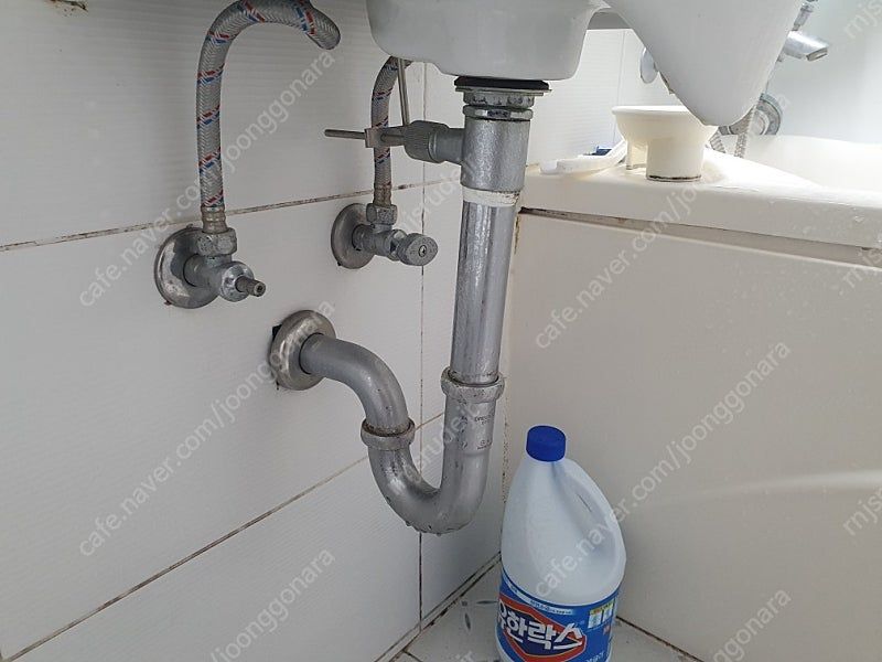 세면대수전.욕실,씽크대,샤워기등등 수전,수도 교체/세면대 밑에 배수배관/현관문 도어체크/양변기 시트및 부속교체 등등... 이미지