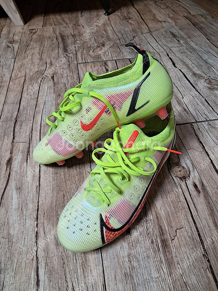 선수용 축구화 여러가지 판매합니다(베이퍼14HG,모렐리아DNA,아식스C3검노TF,프레데터프리시즌리메이크)--0