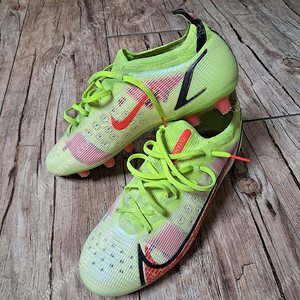 선수용 축구화 여러가지 판매합니다(베이퍼14HG,모렐리아DNA,아식스C3검노TF,프레데터프리시즌리메이크)